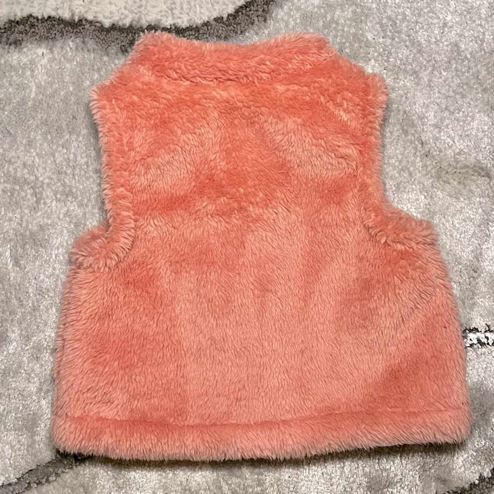 Baby Girl Faux Fur Vest​ - Picture 2 of 4